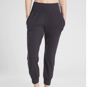 NEW! Athleta Salutation Jogger - Sm Petite